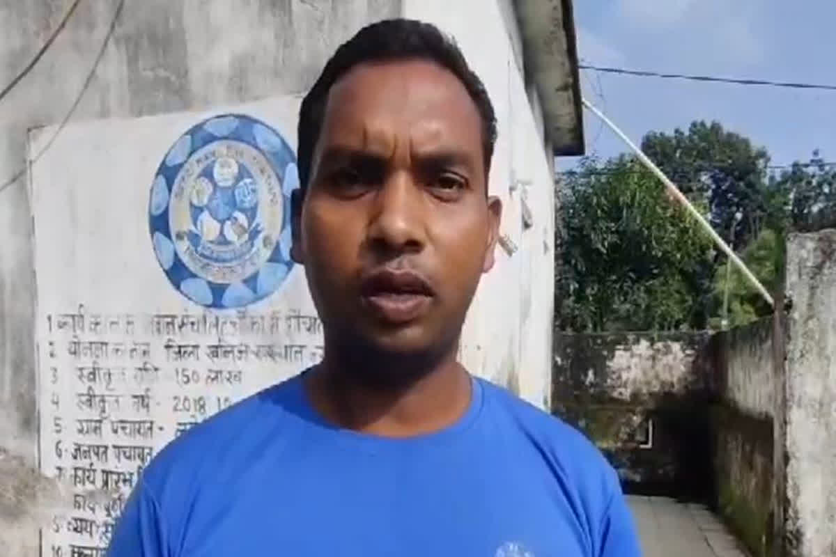 ‘मौत के 4 साल बाद जिंदा हुए दो युवक, गांव आकर युवक को बेरहमी से पीटा और फिर मर गए’ मार खाने वाले ने एसपी के पास की शिकायत