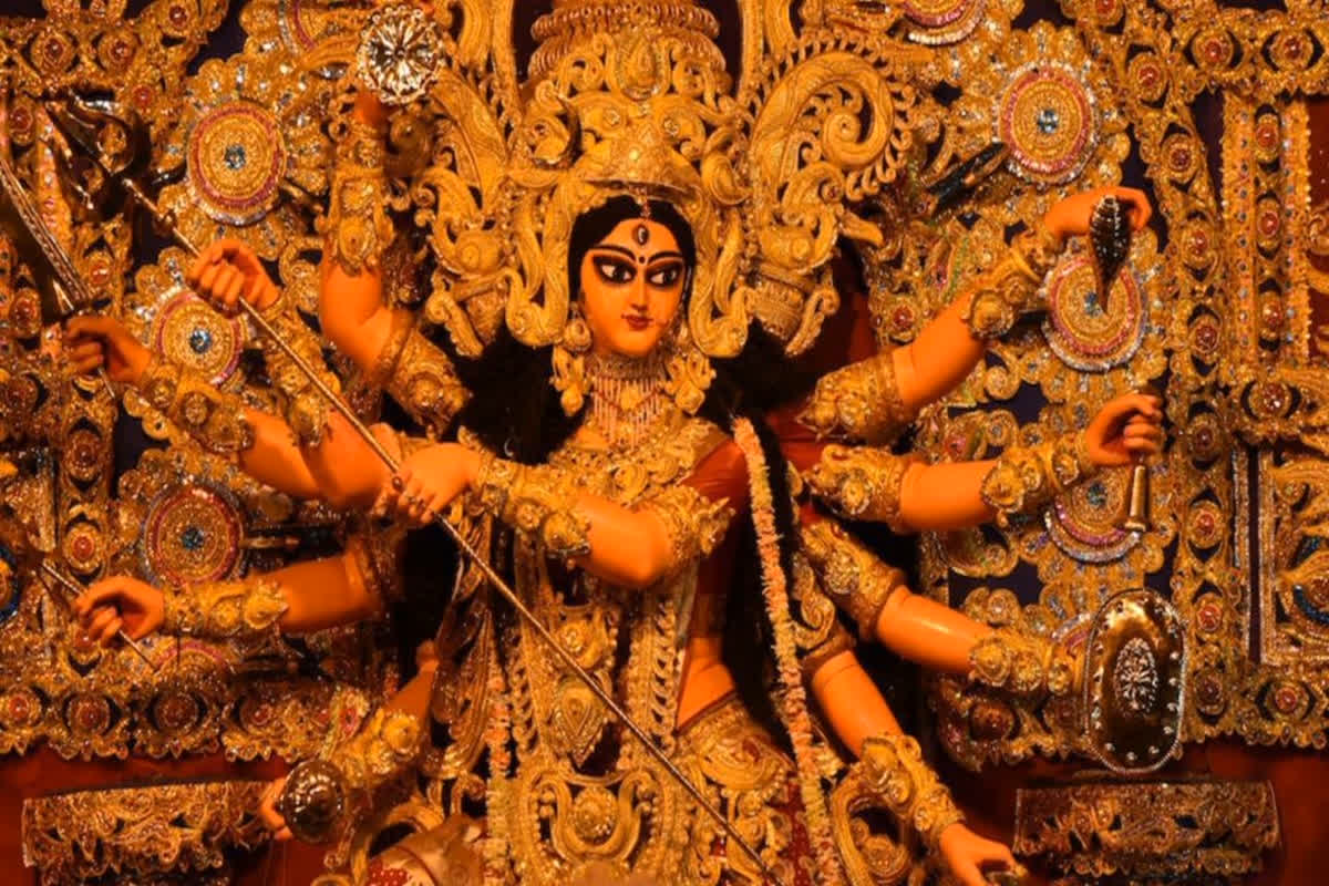 Maa Durga Ke 108 Naam: इस नवरात्रि करें मां दुर्गा के 108 नामों का जाप, बनी रहेगी मां की विशेष कृपा, जीवन में आएगी खुशहाली