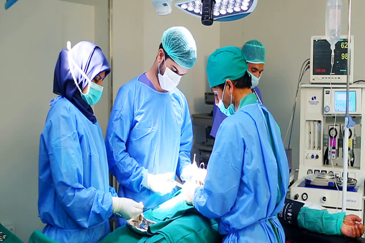 Pathri ka Operation Youtube: Youtube देखकर डॉक्टर ने सीखा पथरी का इलाज, ऑपरेशन करने के दौरान बिगड़ी तबीयत, थम गई सांसें