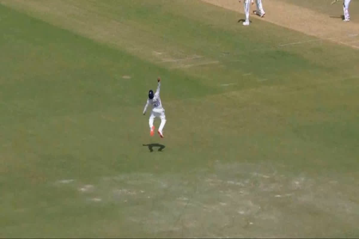 Rohit Sharma Catch Video: रोहित शर्मा ने उछलकर एक हाथ से पकड़ा शानदार कैच, खुद को नहीं हो रहा था यकीन, वीडियो देखकर आप भी कहेंगे- रो हिट है