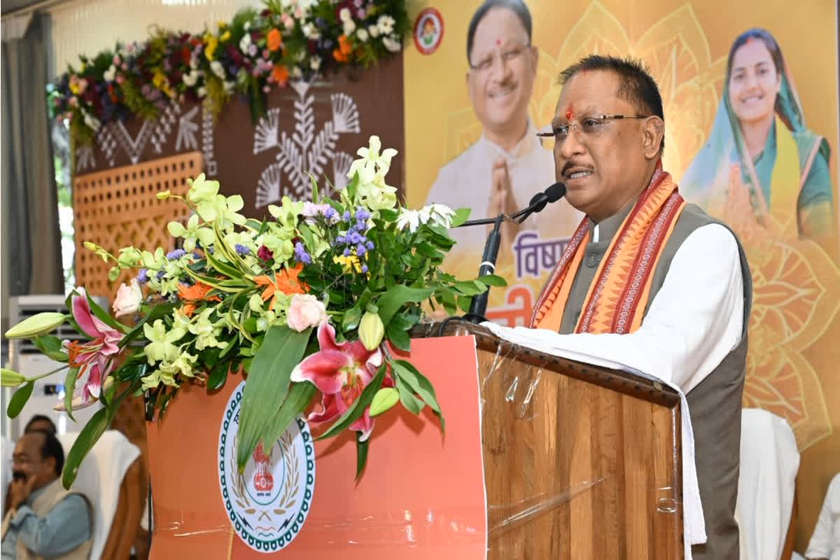 Teeja Pora with CM Vishnu Deo Sai : महतारियों को मिला ‘तीजा का तोहफा’.. ‘विष्णु भैय्या’ के साथ जमकर झूमी बहन और दीदी, देखें उल्लास से भरी तस्वीरें