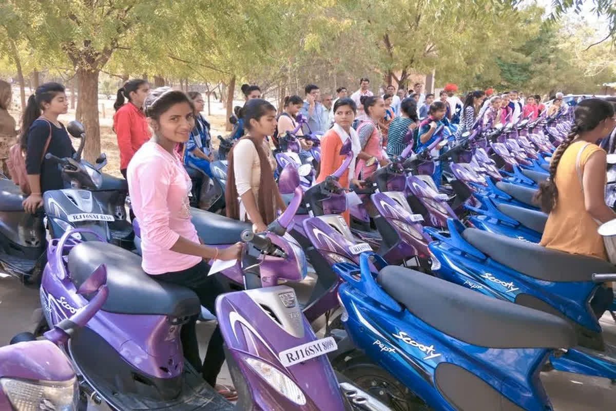 5 September: छत्तीसगढ़ की ये महिला विधायक शिक्षक दिवस पर 12वीं-10वीं के टॉपर बेटियों को बांटेंगी स्कूटी, कहा- जो वादा किया वो निभाना पड़ेगा