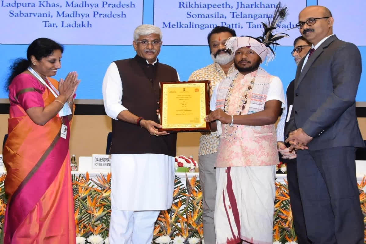 World Tourism Day: विश्व पर्यटन दिवस पर बस्तर के चित्रकोट और ढूढमारस गांवों को मिला विशेष सम्मान, CM साय ने राष्ट्रीय पुरस्कार के लिए दी बधाई