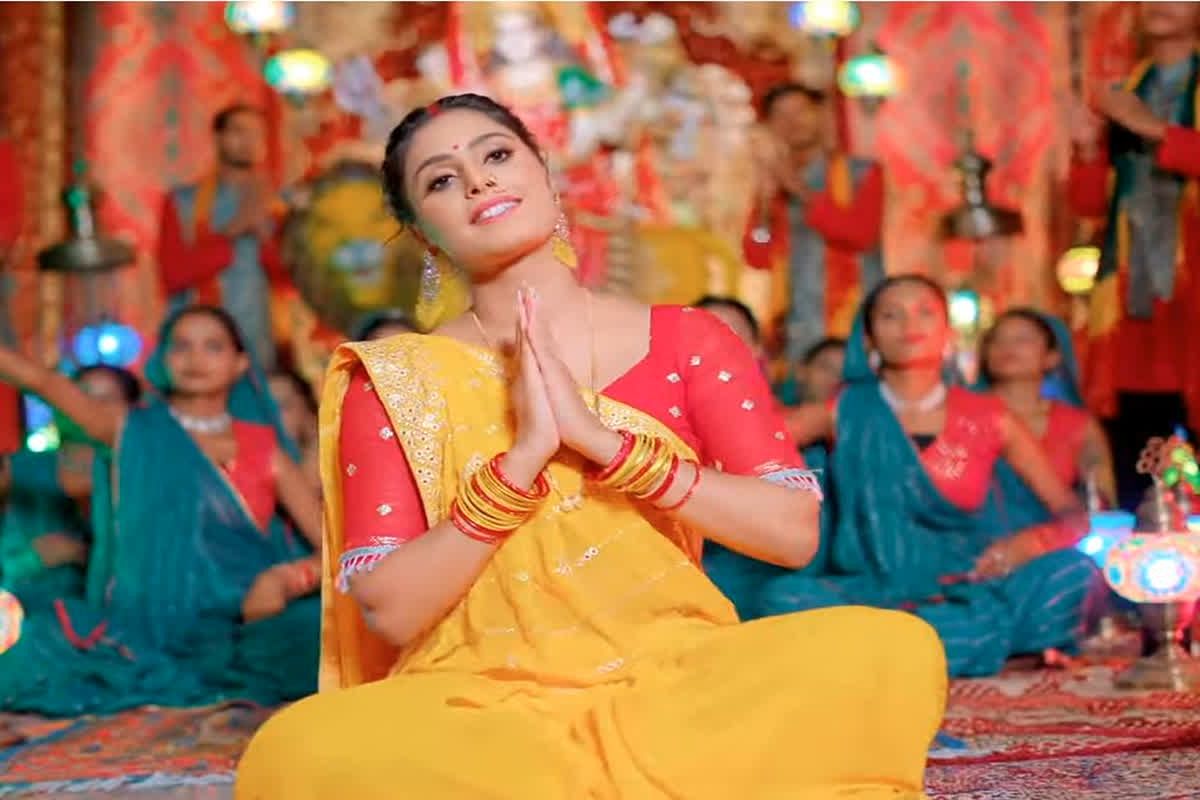 Kahawa Se Aweli Sheetali Maiya Song : यूट्यूब पर वायरल हुआ खुशबू तिवारी केटी और काजल त्रिपाठी का ‘कहवां से आवेली शीतली मइया’, अब तक मिले इतने यूव्ज