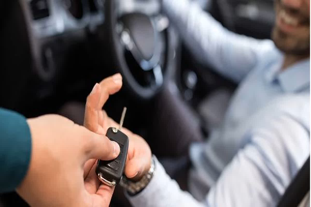 Car Offers On Festive Season : इन बेहतरीन कारों पर मिल रहा बंपर डिस्काउंट, जल्दी करे कहीं खत्म न हो जाए शानदार ऑफर