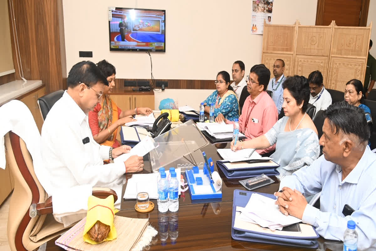 CG News: अब डिस्पेंसरी मजदूरों और उनके परिवार को मिलेगी बेहतर स्वास्थ्य सुविधाएं, श्रम मंत्री ने दिए निर्देश