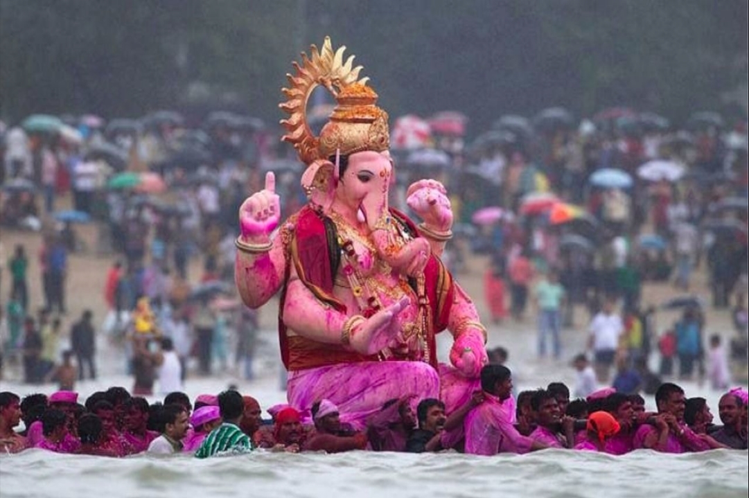 Ganesh Visarjan Ki Katha : आखिर बप्पा की मूर्ति को जल में ही क्यों किया जाता है विसर्जित? महाभारत से जुड़ी ये पौराणिक कथा, जानें यहां