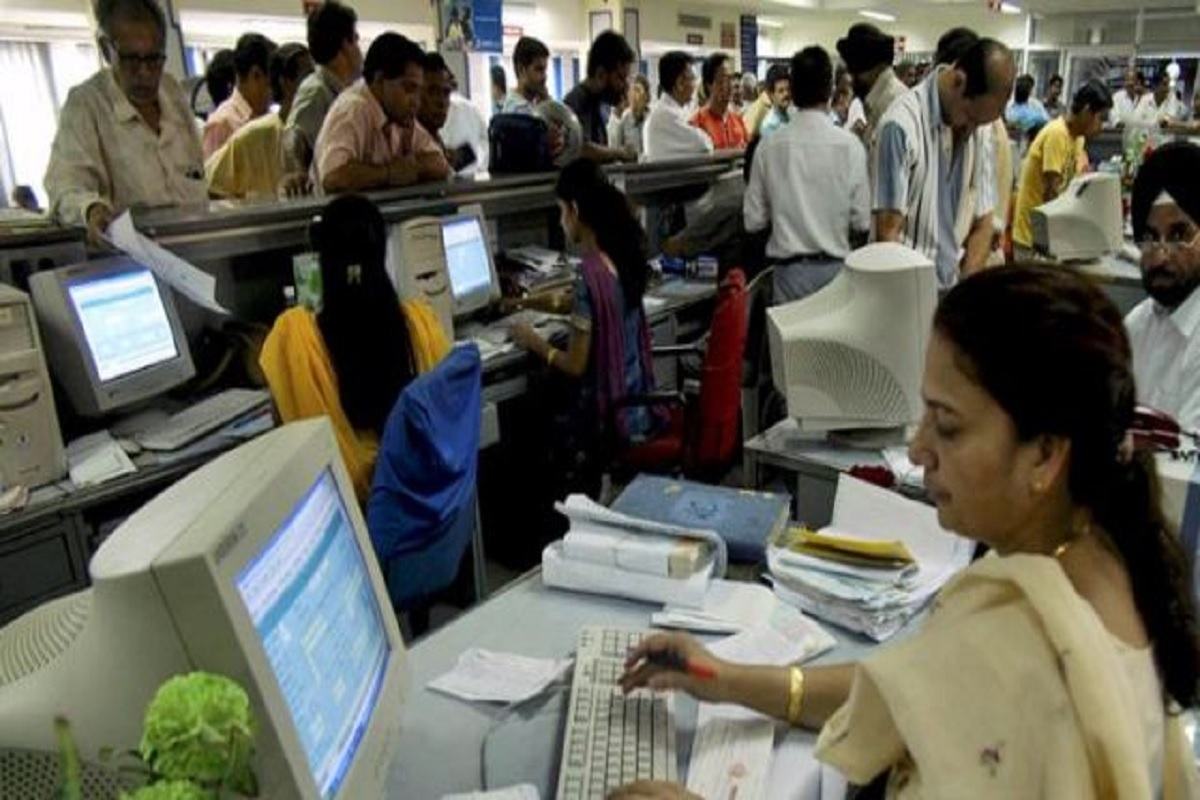 Retirement Age Latest News: सेवानिवृत्ति को लेकर मोदी सरकार का बड़ा फैसला! इतने साल में रिटायरमेंट ले सकेंगे सरकारी कर्मचारी, जानें क्या है नए प्रावधान?