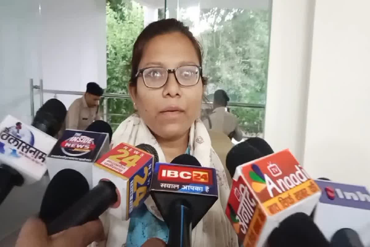 Husband’s Extra Marital Affair: शादी शुदा होने के बावजूद इस शख्स ने रचाई 5 शादियां, हर साल ढूंढता था नई दुल्हन, अब ऐसे हुआ खुलासा