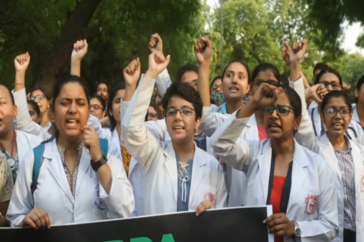 MP Junior Doctors Association Demand: इंदौर की घटना के बाद एकजुट हुआ जूनियर डॉक्टर्स एसोसिएशन, राज्य सरकार से की ये बड़ी मांग