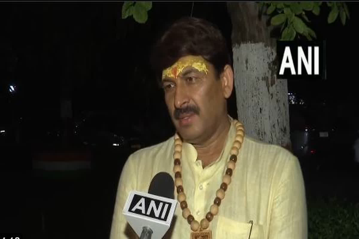 Delhi Politics News : आप ने भाजपा पर लगाया पार्षद के अपहरण का आरोप, सांसद मनोज तिवारी ने कहा – वो सिर्फ आरोप लगाकर भाग जाते हैं