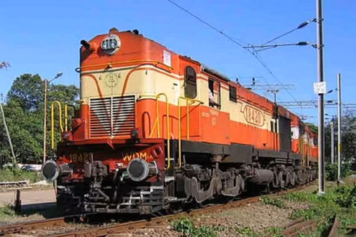 Railway Recruitment 2024: सरकारी नौकरी पाने का शानदार मौका, रेलवे में 8 हजार से भी अधिक पदों पर निकली बंपर भर्ती, जानें कौन कर सकता है अप्लाई