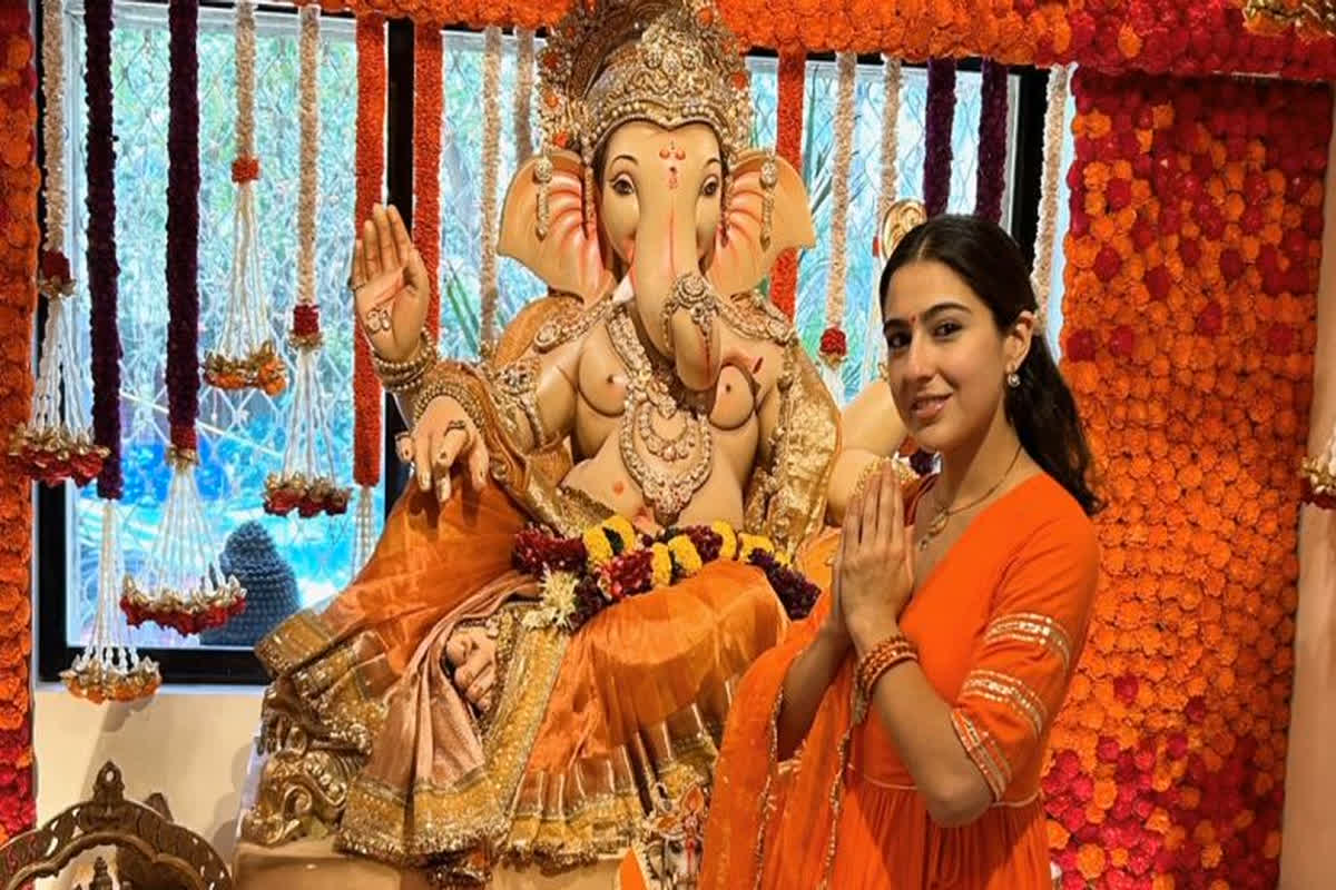 Sara Ali Khan Pics: सारा अली खान के घर हुआ बाप्पा का आगमन, एक्ट्रेस ने सोशल मीडिया पर शेयर की शानदार तस्वीरें