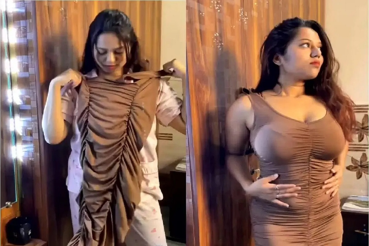 Sexy Video : पहले तो कैमरे के सामने बदली अपने कपड़े, फिर दिखाने लगी सेक्सी अदाएं, वायरल हुआ देसी भाभी का वीडियो