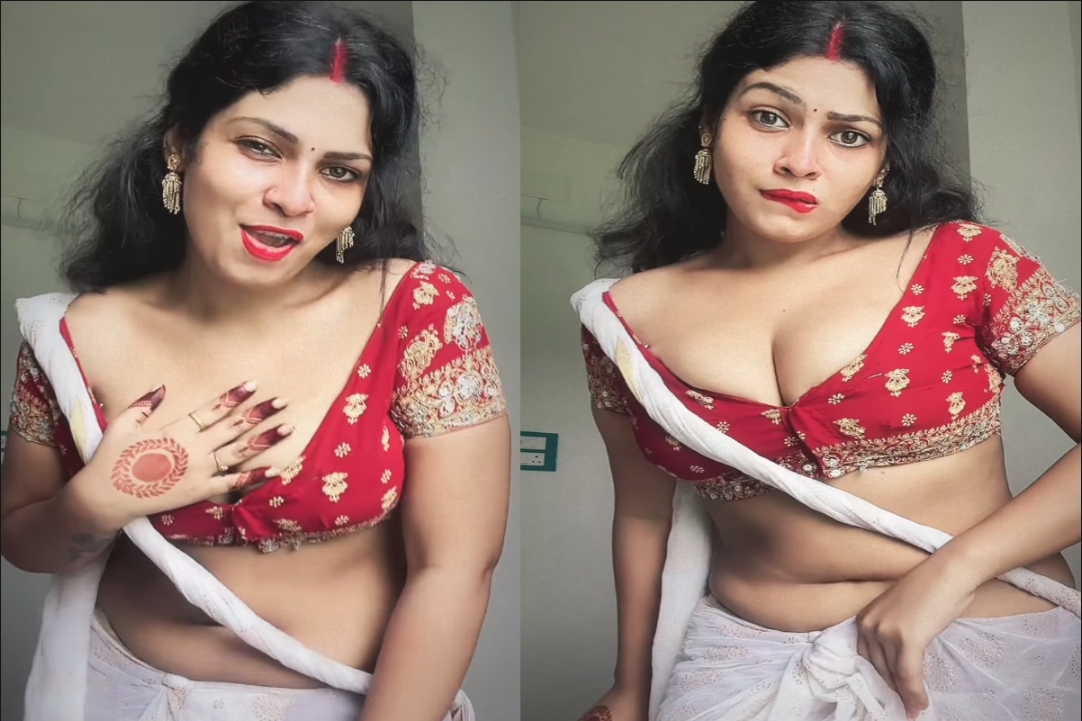 Desi Bhabhi Latest Sexy Video : भाभी ने कर दी हद पार.. व्यूज के चक्कर में दे दिए ऐसे सेक्सी पोज, वीडियो देख छूट जाएंगे पसीने
