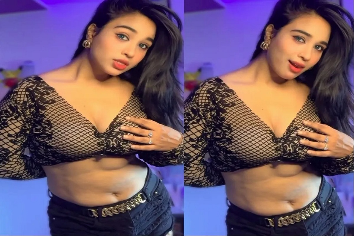 Sexy Video : जालीदार कपड़े पहनकर कैमरे के सामने आई देसी भाभी, दिखाने लगी सेक्सी अदाएं, लड़के हुए मदहोश