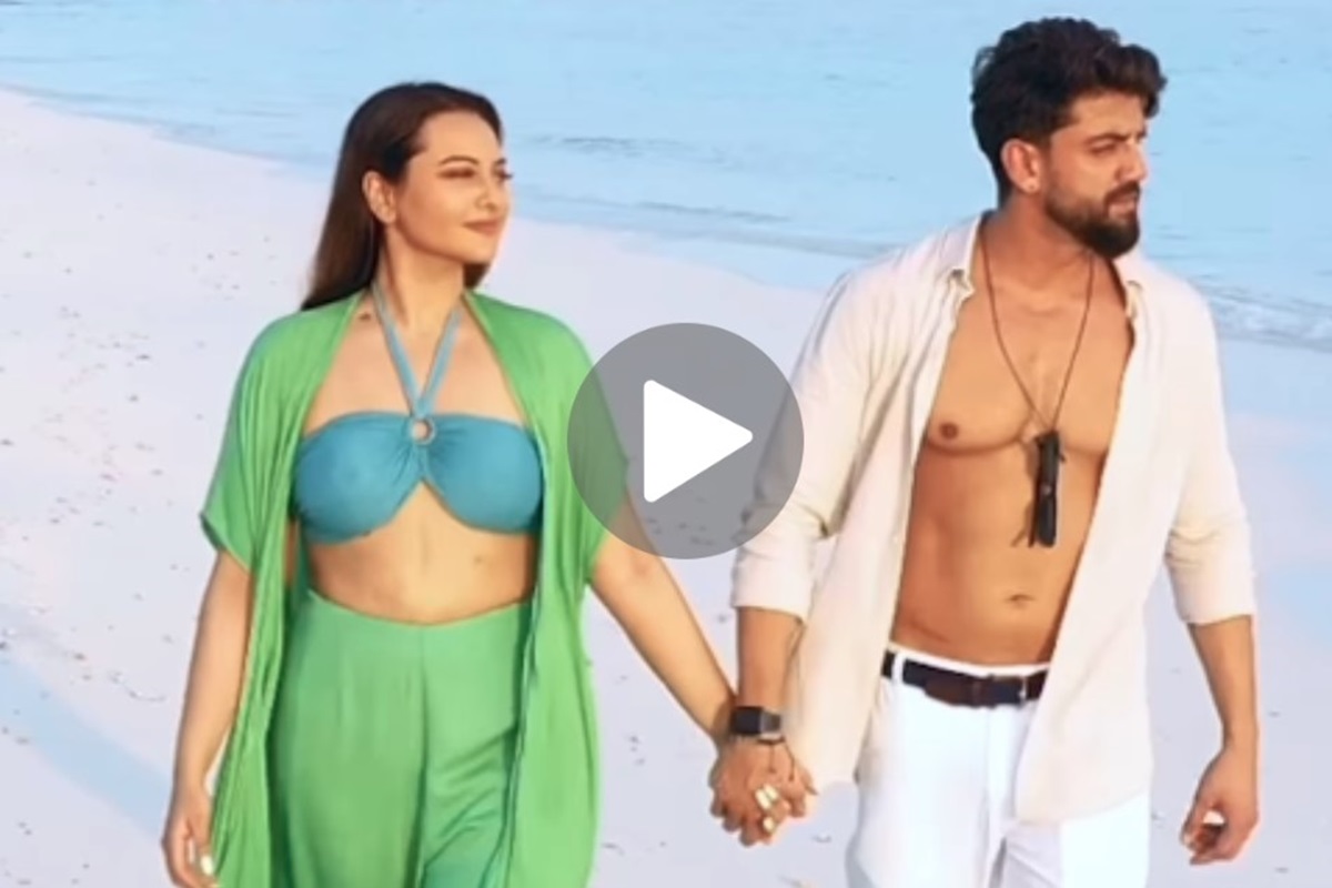 Sonakhsi and zaheer viral video: ब्लू बिकनी में बेहद हसीन लग रही सोनाक्षी.. पति ज़हीर के साथ समुन्दर किनारे बिता रही वक़्त.. देखें Video