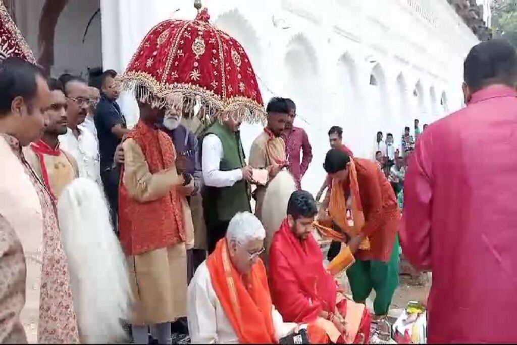 Crowd gathered to have darshan of TS Singhdeo