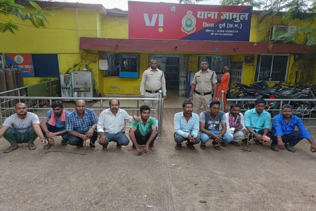 10 accused of a gang of thieves selling oxygen cylinders arrested