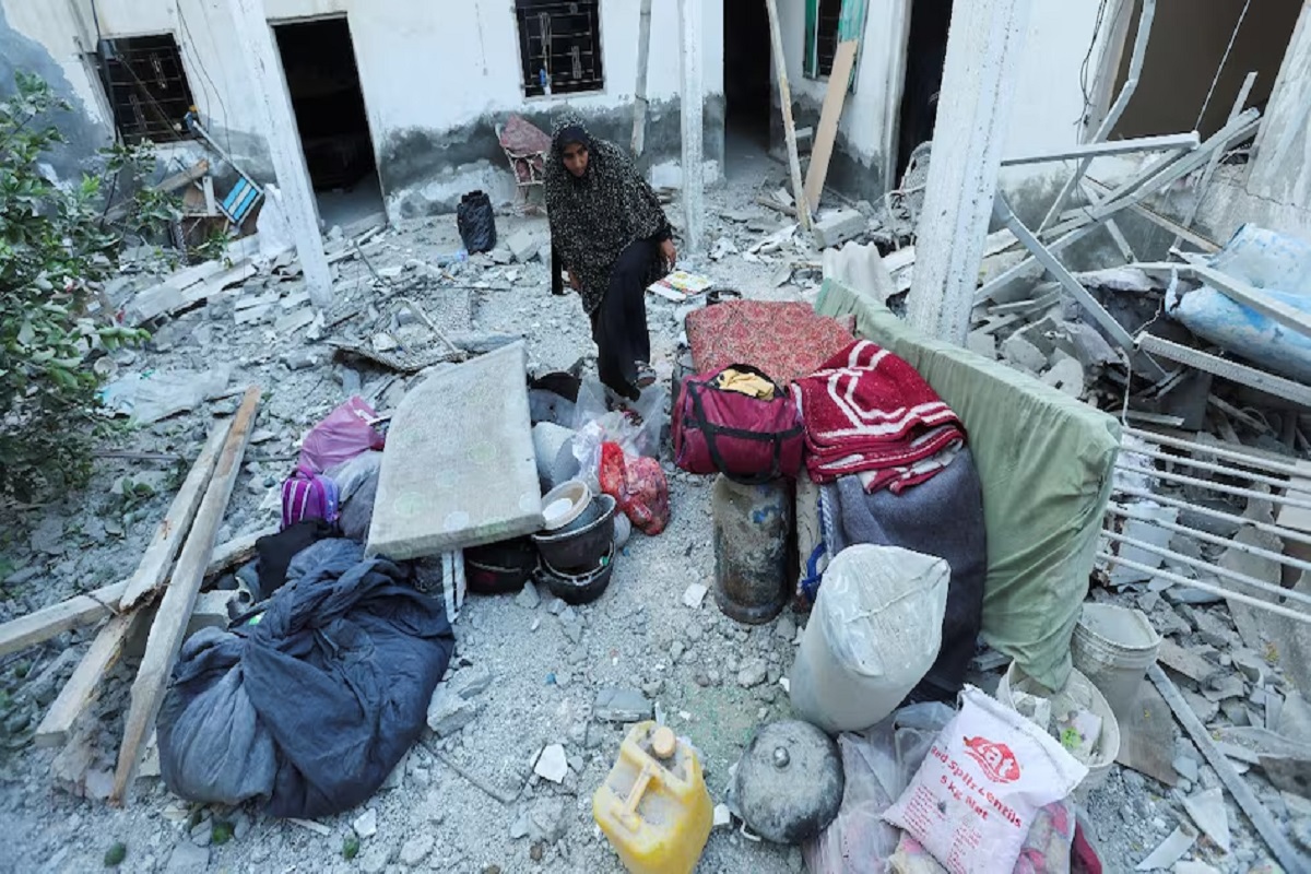 Israeli Attack in Central Gaza: मध्य गाजा में इजराइल के ताबड़तोड़ हमले, स्कूल को बनाया निशाना, कई छात्रों सहित 20 लोगों की मौत