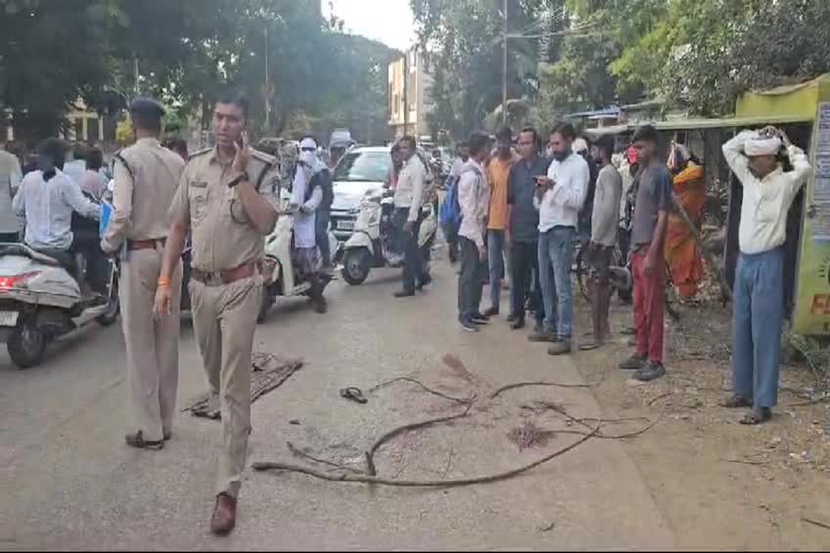 दोस्त बना दुश्मन! बाइक में पीछे बैठे युवक ने अपने ही दोस्त पर किया चाकू से वार, मौत के बाद फरार