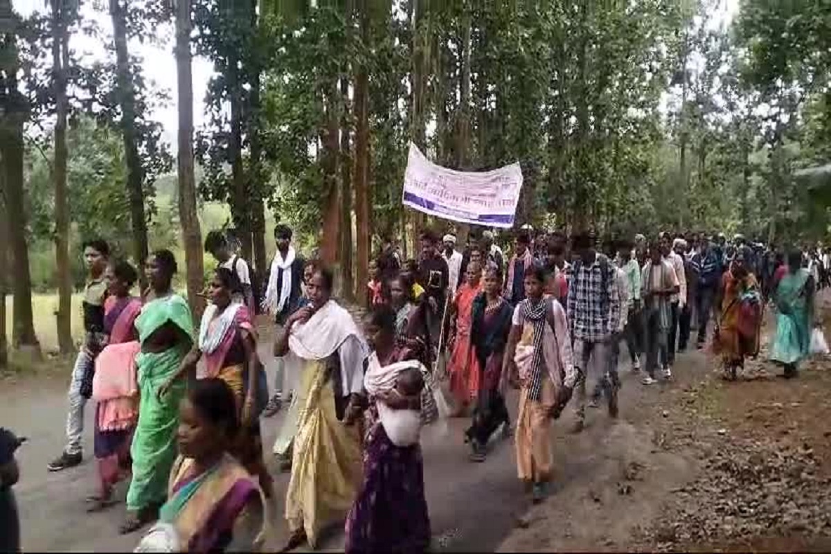 जशपुर से भाजपा विधायक पर FIR दर्ज करने की मांग, आपत्तिजनक बयान से नाराज ईसाई समाज ने निकाली पदयात्रा