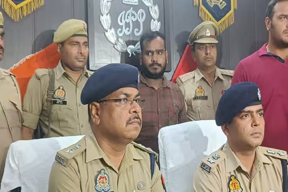 UP News : प्रेम-प्रसंग के चक्कर में एक साथ 4 हत्या, इस बात पर राजी नहीं हुई टीचर की पत्नी तो प्रेमी ने पूरे परिवार को गोलियों से भूना, आरोपी का एनकाउंटर