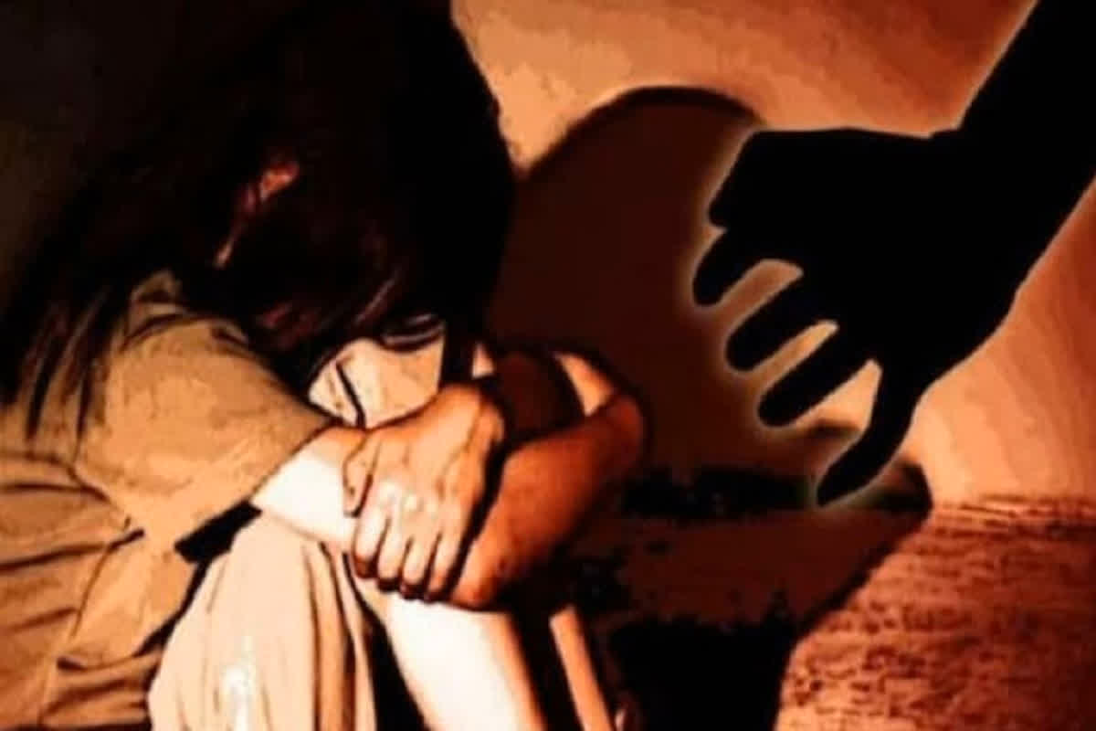 Kondagaon Rape News: कलयुगी मामा ने पार की सारी हदें, मोबाइल दिखाने के बहाने 7 साल की भांजी से किया रेप, ICU में चल रहा मासूम का इलाज