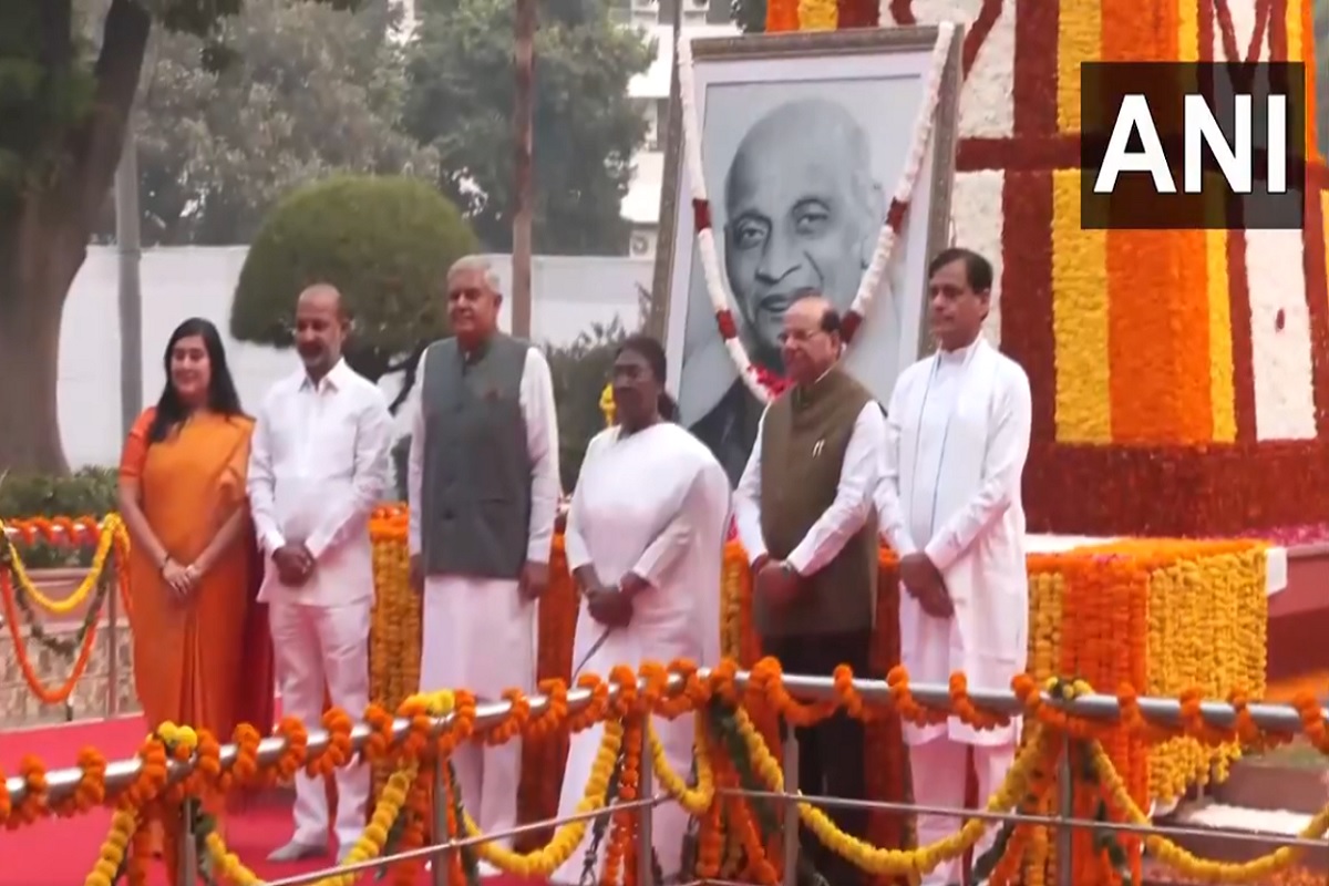 Sardar Patel Birth Anniversary: राष्ट्रीय एकता दिवस आज, राष्ट्रपति मुर्मू, उपराष्ट्रपति धनखड़ सहित कई नेताओं ने सरदार वल्लभ भाई पटेल को दी श्रद्धांजलि 