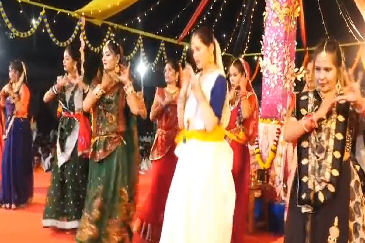 Garba in Jail: यहां महिला और पुरुष कैदी करते हैं गरबा, 9 दिन तक माता की भक्ति में सराबोर होता है पूरा जेल प्रशासन