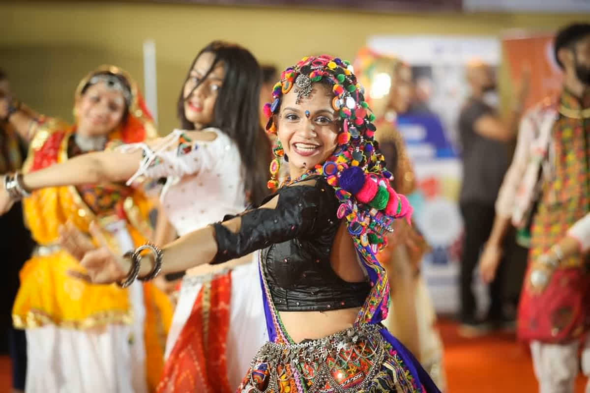 Guidelines for Garba in Navratri: ‘वराह’ की पूजा है जरूरी, बैकलेस चोली वाली महिलाओं से दूरी, गरबा के लिए गाइडलाइन जारी, जानिए कहां कैसे नियम