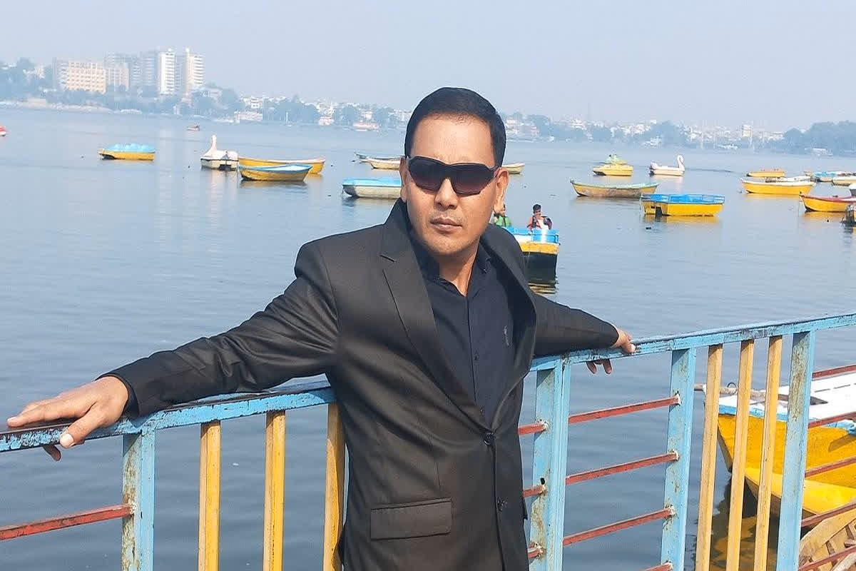 IAS Niaz Removed Khan Surname: अपने ही सरनेम से तौबा कर गए IAS नियाज खान, X पर पोस्ट कर कहा – अब साहित्य की दुनिया में यही पहचान होगी