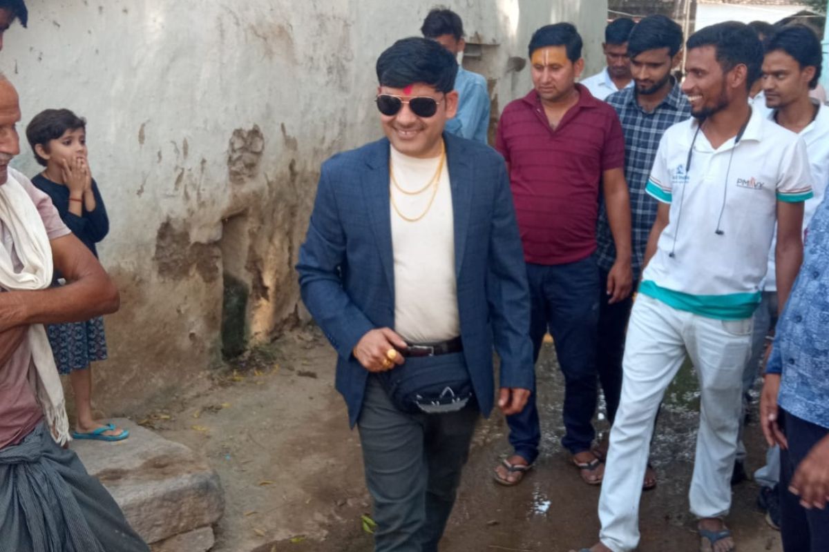 Return to India from Chicago: विलायत में फंसे पंडित जी 14 साल बाद लौटे भारत.. वीजा अवधि ख़त्म होने पर फंसे रह गये थे शिकागो में, पढ़े पूरा दिलचस्प वाकया