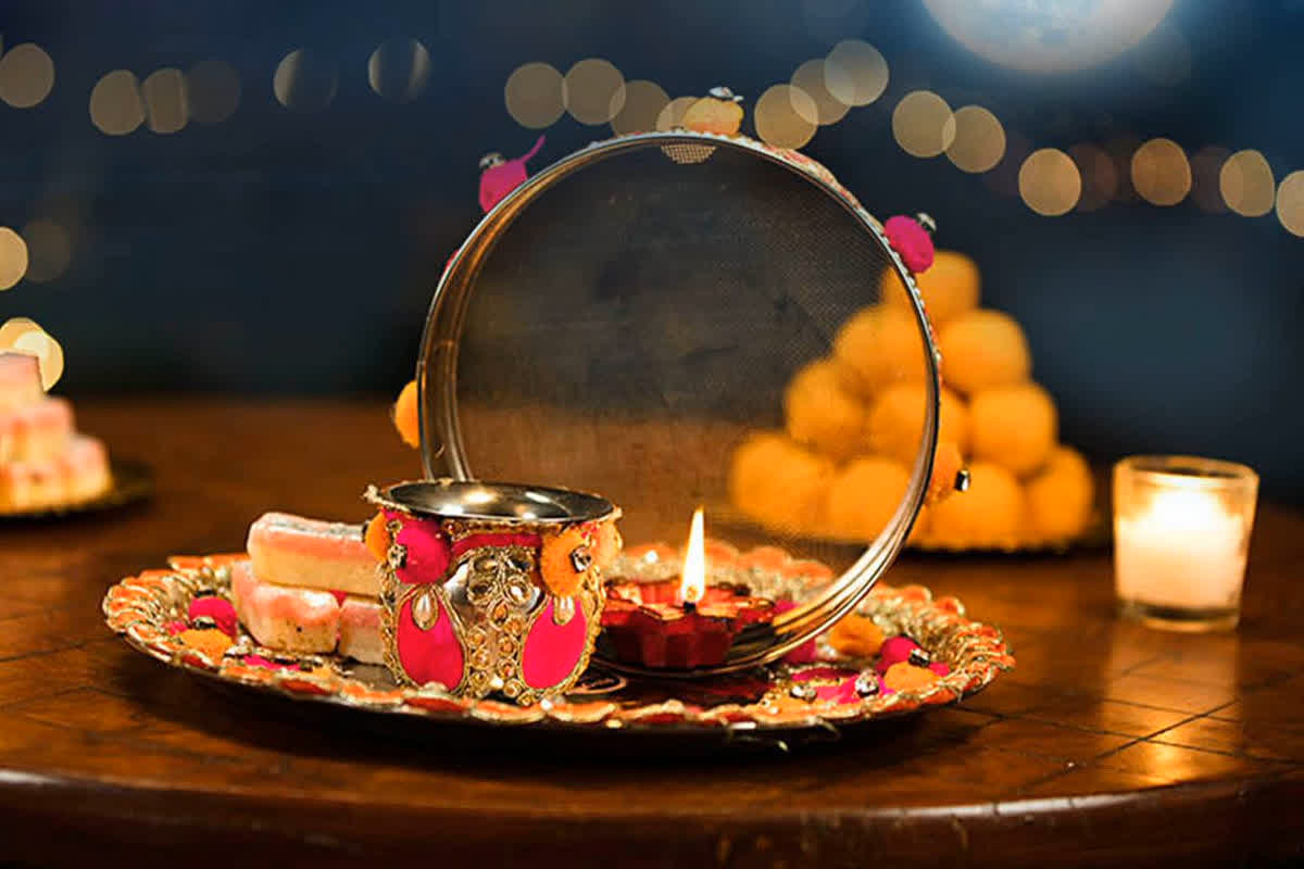Karwa Chauth Ki Thali Samagri: इन सामग्रियों के बिना अधूरी है करवा चौथ की थाली, यहां नोट करें पूजन सामग्री