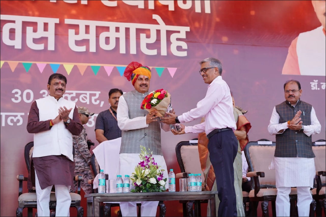 Madhya Pradesh Foundation Day : मप्र स्थापना दिवस के 5 दिवसीय राज्योत्सव का आगाज.. सीएम ने सेना द्वारा लगाई गई प्रदर्शनी का किया अवलोकन, देखें तस्वीरें