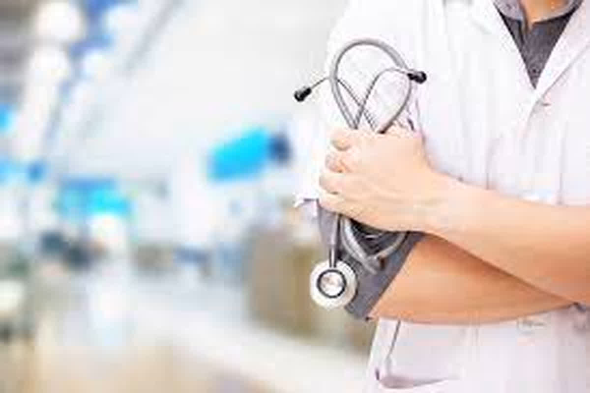 CG Medical Students News: छत्तीसगढ़ के मेडिकल छात्रों के लिए जरूरी सूचना.. अब पढ़ाई के दौरान नहीं कर पाएंगे निजी प्रेक्टिस, इस वजह से लगी रोक