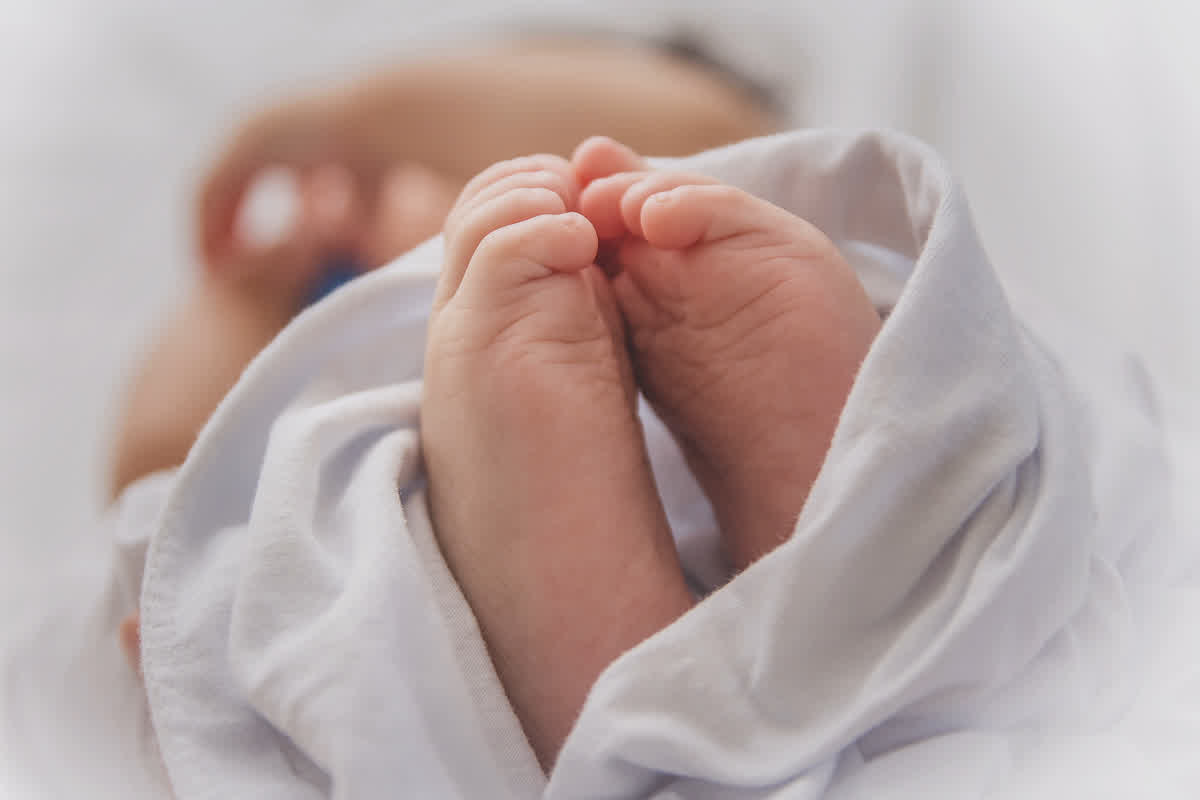 Mainpuri Newborn Child Death: शर्मसार… स्टाफ नर्स के लालच ने छिनी नवजात की जान, ये शर्त पूरी नहीं होने पर बच्चे को 40 मिनट तक मां से रखा दूर