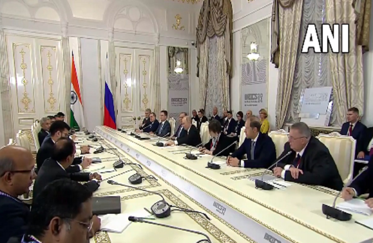 Today News and LIVE Update 22 October: पीएम मोदी और रूसी राष्ट्रपति व्लादिमीर पुतिन के बीच हुई द्विपक्षीय बैठक, कई मुद्दों पर हुई चर्चा