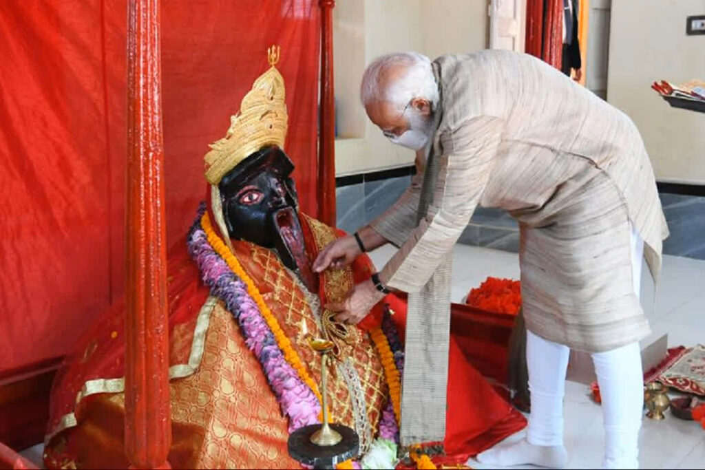 Gold Mukut of Mata Kali Theft