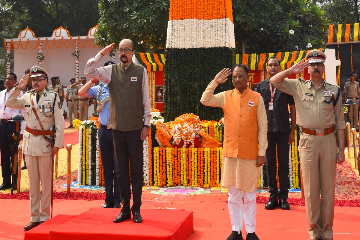 पुलिस स्मृति दिवस परेड में हुए शामिल राज्यपाल और मुख्यमंत्री, शहीद जवानों को दी श्रद्धांजलि, साय बोले- पुलिस के कारण देश में कायम है शांति