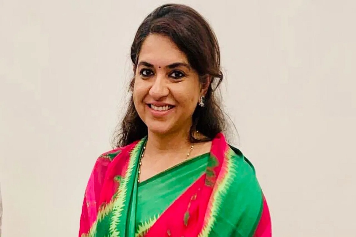 Maharashtra Election Update: शिंदे की पार्टी में शामिल हुई फैशन डिजाइनर से नेता बनी ये महिला, इस सीट से लड़ेगी चुनाव