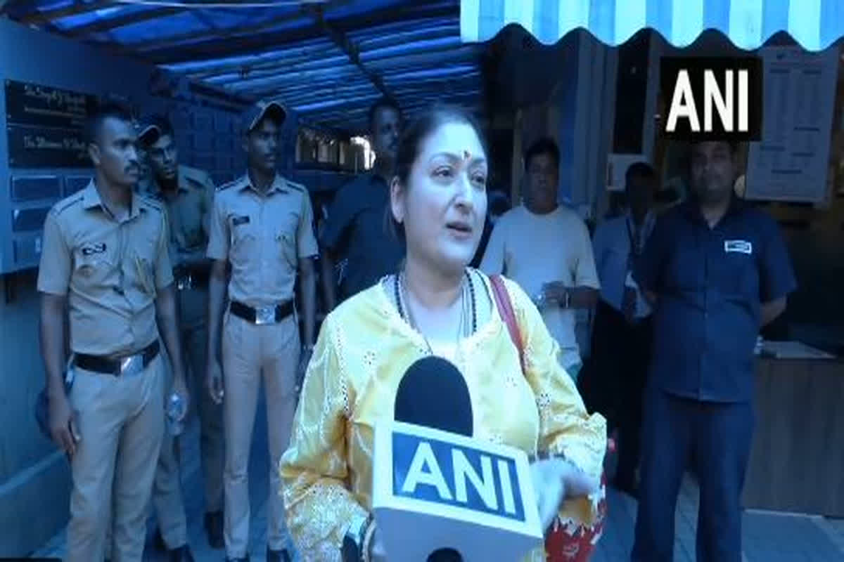 Govinda Health Update Today: गोविंदा के स्वास्थ्य को लेकर आया बड़ा अपडेट, आनन-फानन में अस्पताल पहुंची पत्नी सुनीता, बेटी ने कहा- दुआ करो मेरे पापा के लिए