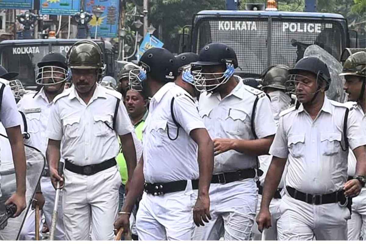 Sub Inspector Arrested: पुलिस के सब-इन्स्पेक्टर ने महिला से की छेड़छाड़.. किया गया गिरफ्तार.. बुलाया था रेस्ट हॉउस के टॉप फ्लोर पर और फिर..