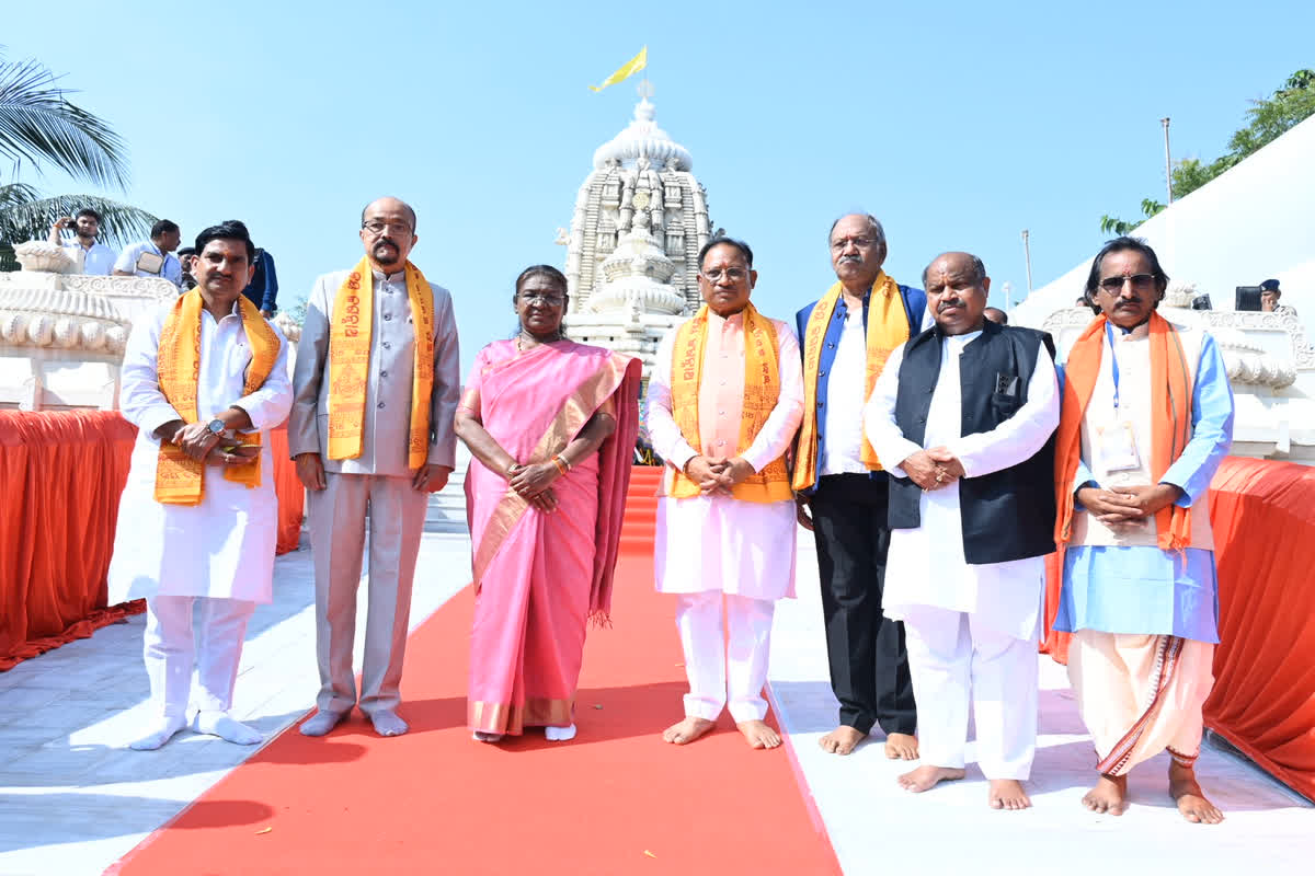 President Draupadi Murmu’s CG Visit: रायपुर के जगन्नाथ मंदिर में राष्ट्रपति द्रौपदी मुर्मू ने की पूजा-अर्चना, देशवासियों के सुख-समृद्धि के लिए मांगा आशीर्वाद