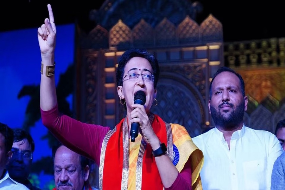 Viral Video: ‘असत्य की जीत होकर रहेगी’, रामलीला के मंच पर फिसली दिल्ली सीएम की जुबान! अब सोशल मीडिया पर वायरल हुआ वीडियो