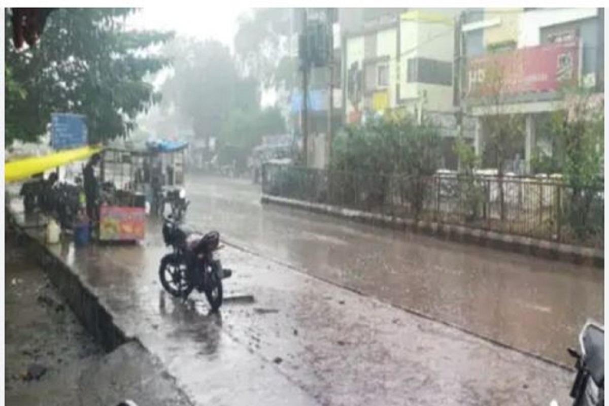 CG Weather Update: छत्तीसगढ़ के इन जिलों में झमाझम बारिश, अचानक बदला मौसम का मिजाज, तीन संभागों में अलर्ट