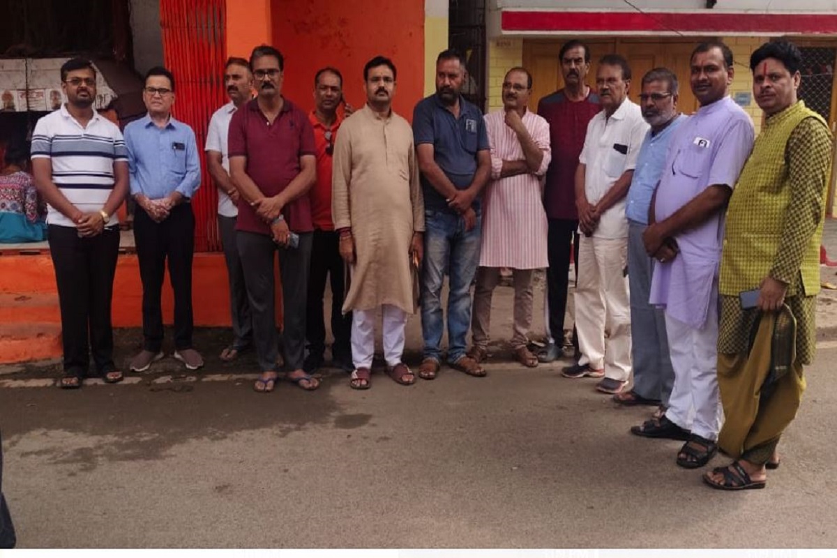 ब्राह्मण के नाम पर प्रताड़ित करता था अफसर! क्लर्क प्रदीप उपाध्याय की खुदकुशी को लेकर राजभवन पहुंचा ब्राह्मण समाज का प्रतिनिधि मंडल