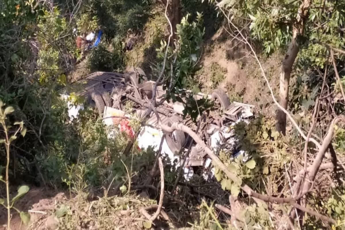 Haryana Bus Accident: बड़ा हादसा… खाई में गिरी बच्चों से भरी स्कूल बस, हादसे में 15 घायल