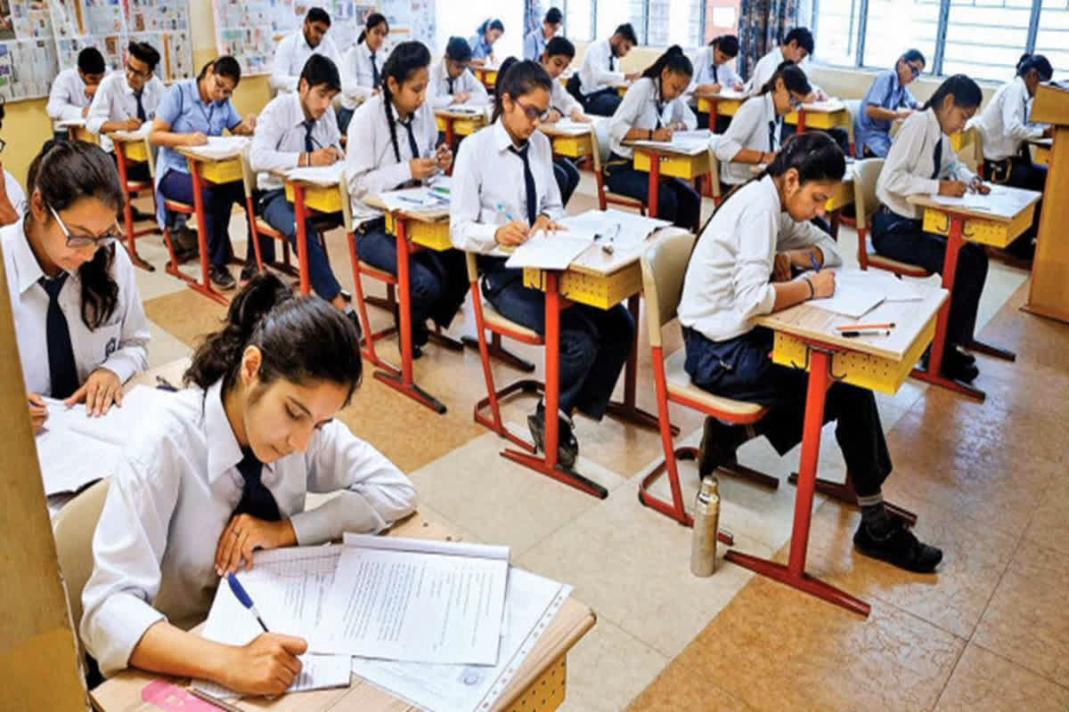 CBSE Board Exam 2025: 10वीं-12वीं बोर्ड एग्जाम को लेकर CBSE ने जारी किया निर्देश, अटेंडेंस पूरी होने पर ही मिलेगी परीक्षा में एंट्री, नहीं बरती जाएगी लापरवाही