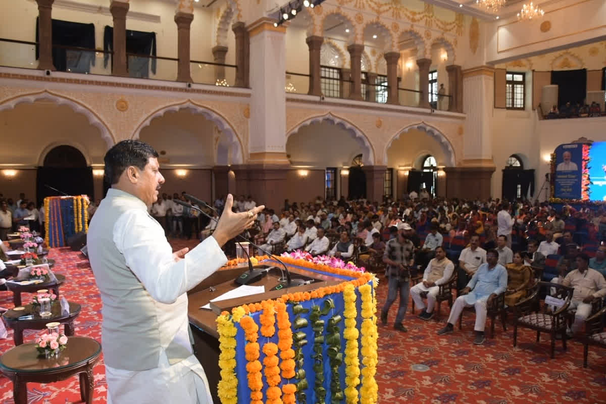 Swachhata Diwas Samaroh: स्वच्छता दिवस समारोह में CM यादव ने किया ऐलान, कहा-”इतिहास से जुड़ी महान विभूतियों के नाम पर स्थापित किए जाएंगे मार्गों पर द्वार”